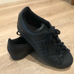 Adidas Superstar - youth size 7/women’s 8.5